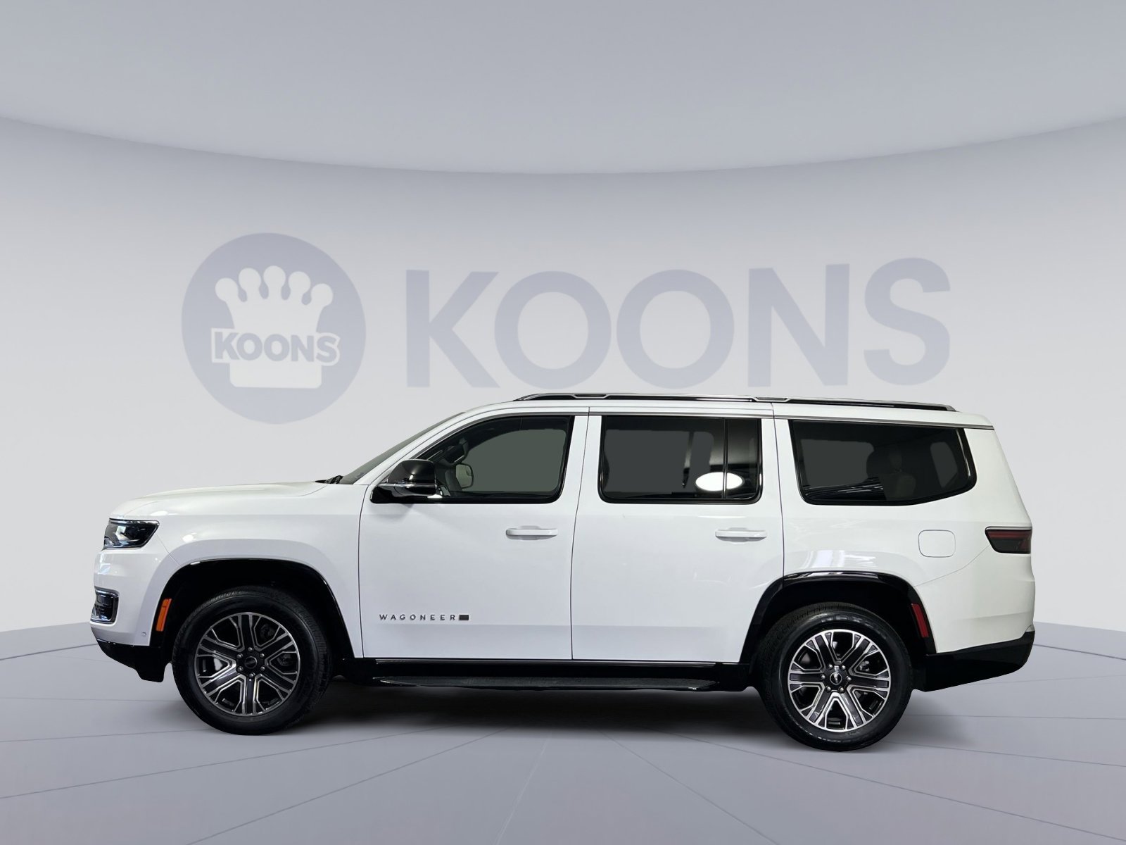 Used 2025 Jeep Wagoneer 4WD image 2