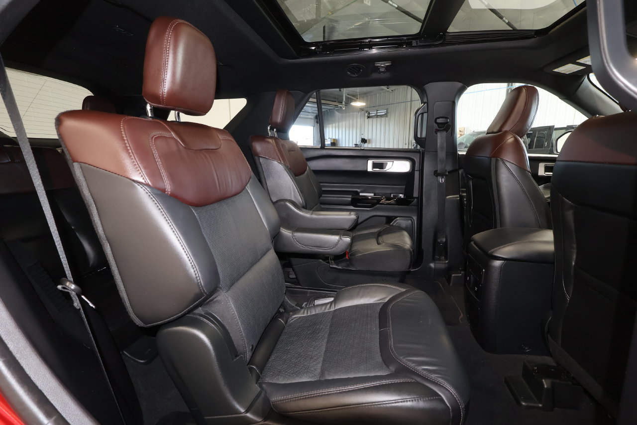 Used 2022 Ford Explorer Platinum w/ Equipment Group 601A AWD/4WD image 27