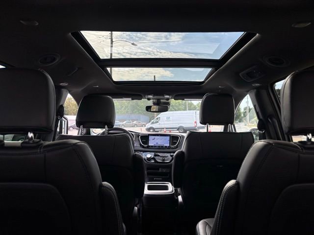 New 2026 Chrysler Pacifica Select image 30