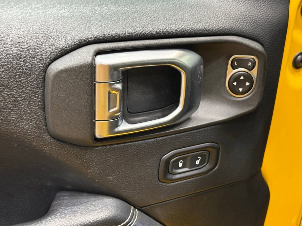 Used 2019 Jeep Wrangler Unlimited Sahara image 14