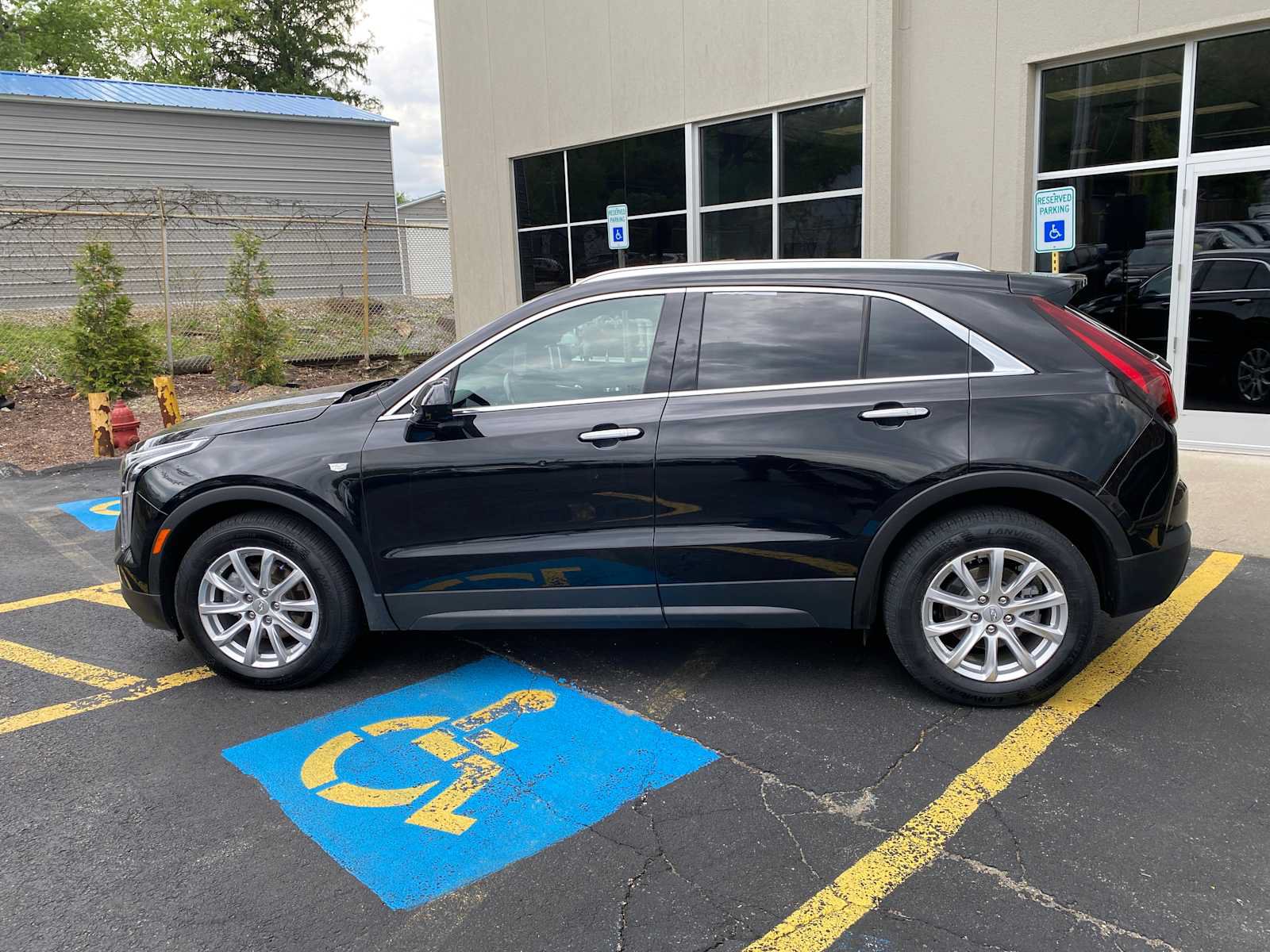 Used 2023 Cadillac XT4 Luxury w/ Cold Weather Package FWD image 14