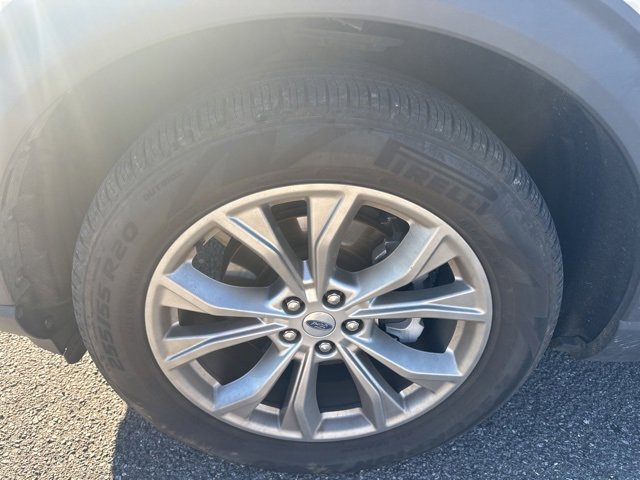 Used 2021 Ford Explorer XLT w/ Equipment Group 202A image 7