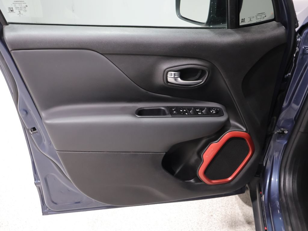 Used 2022 Jeep Renegade Trailhawk AWD/4WD image 13