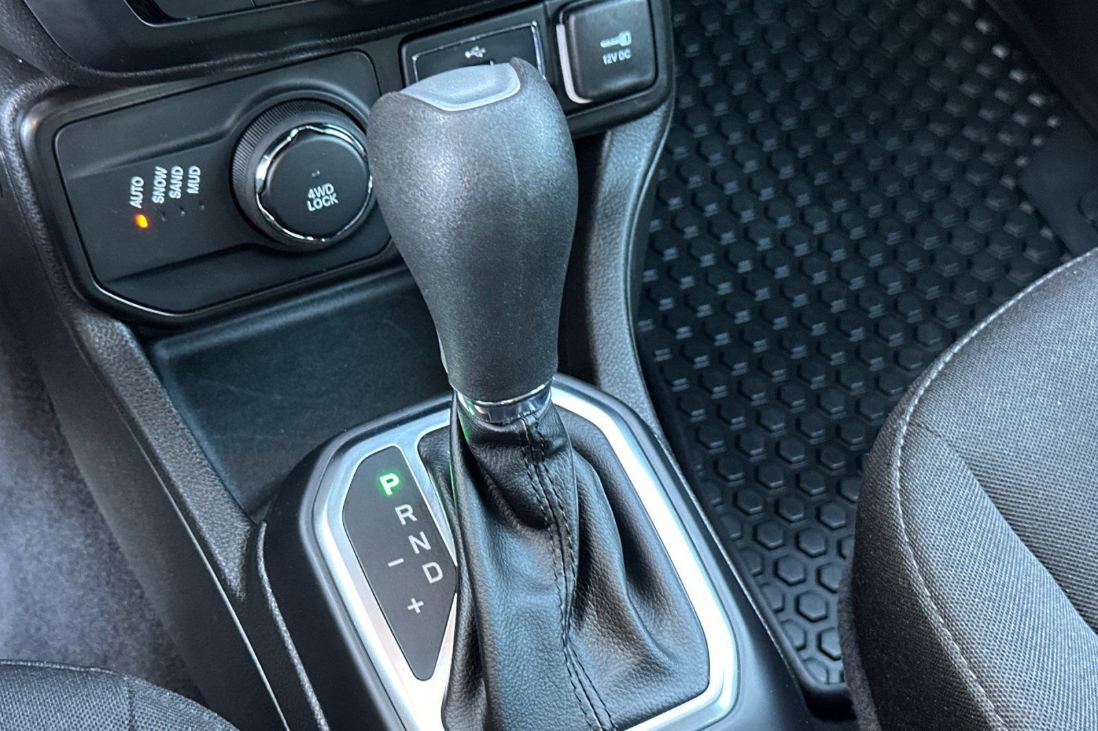 Used 2023 Jeep Renegade Latitude image 23