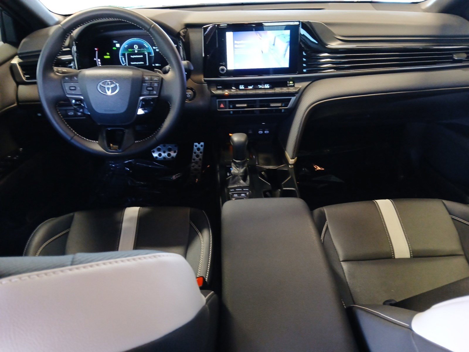 Used 2025 Toyota Camry SE image 10