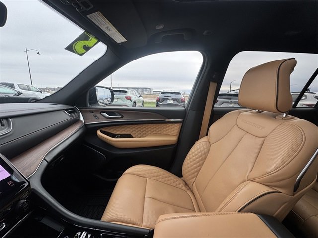 Used 2025 Jeep Grand Cherokee L Summit image 29