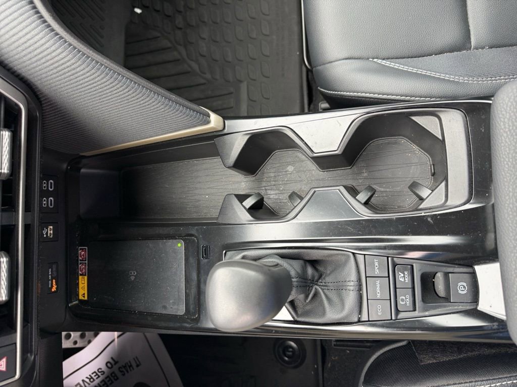 Used 2025 Toyota Camry SE image 18