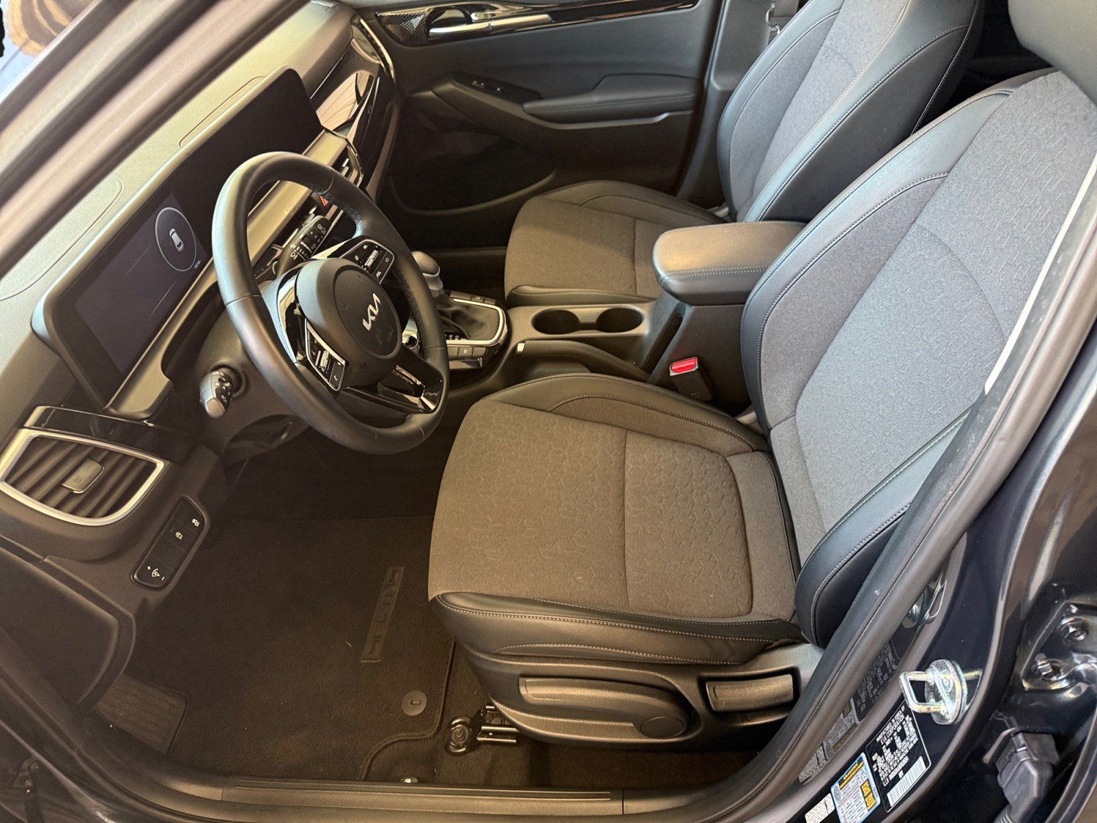 Used 2024 Kia Seltos S FWD image 11