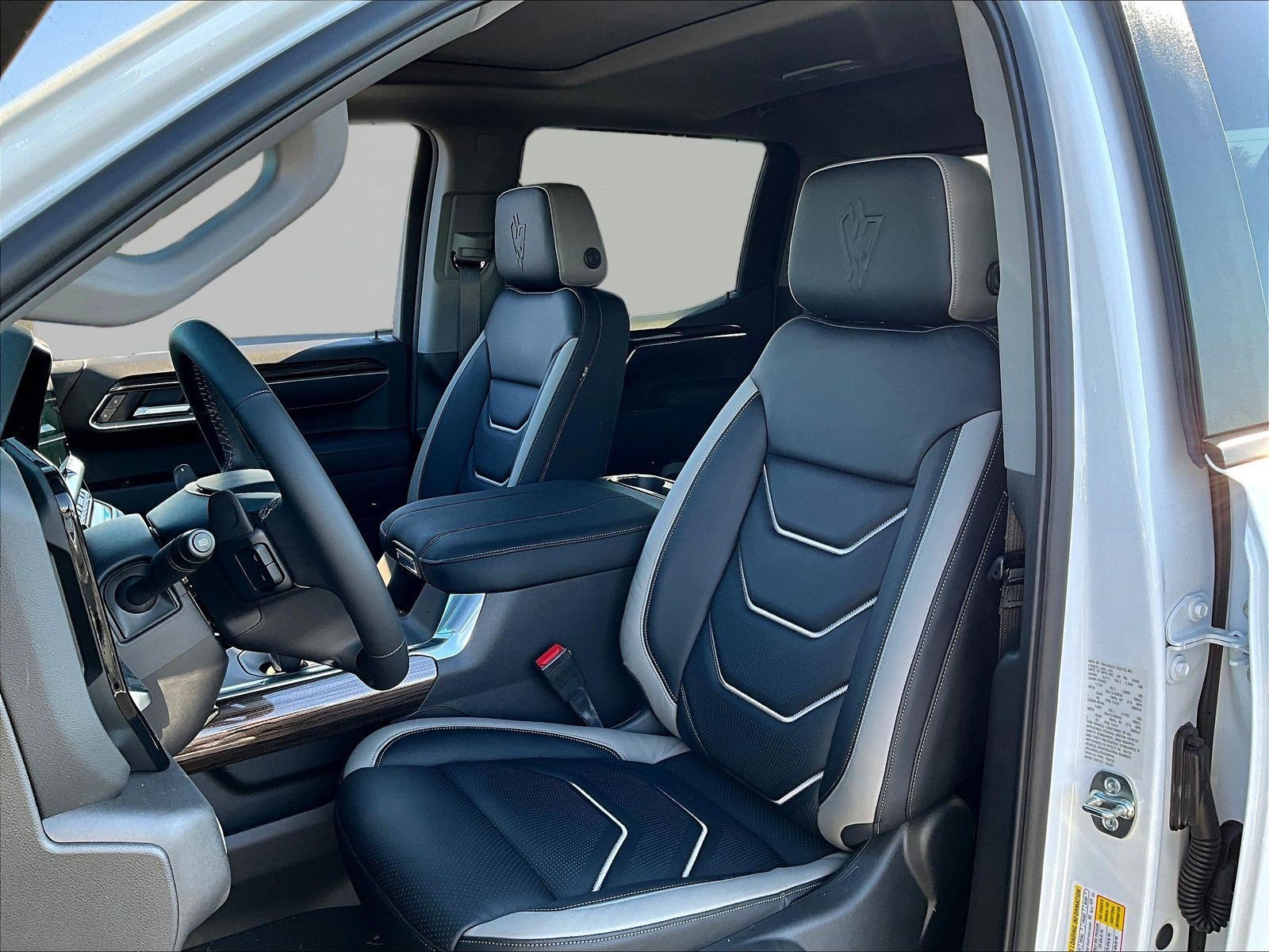 New 2026 Chevrolet Silverado 1500 RST w/ Dark Appearance Package AWD/4WD image 17