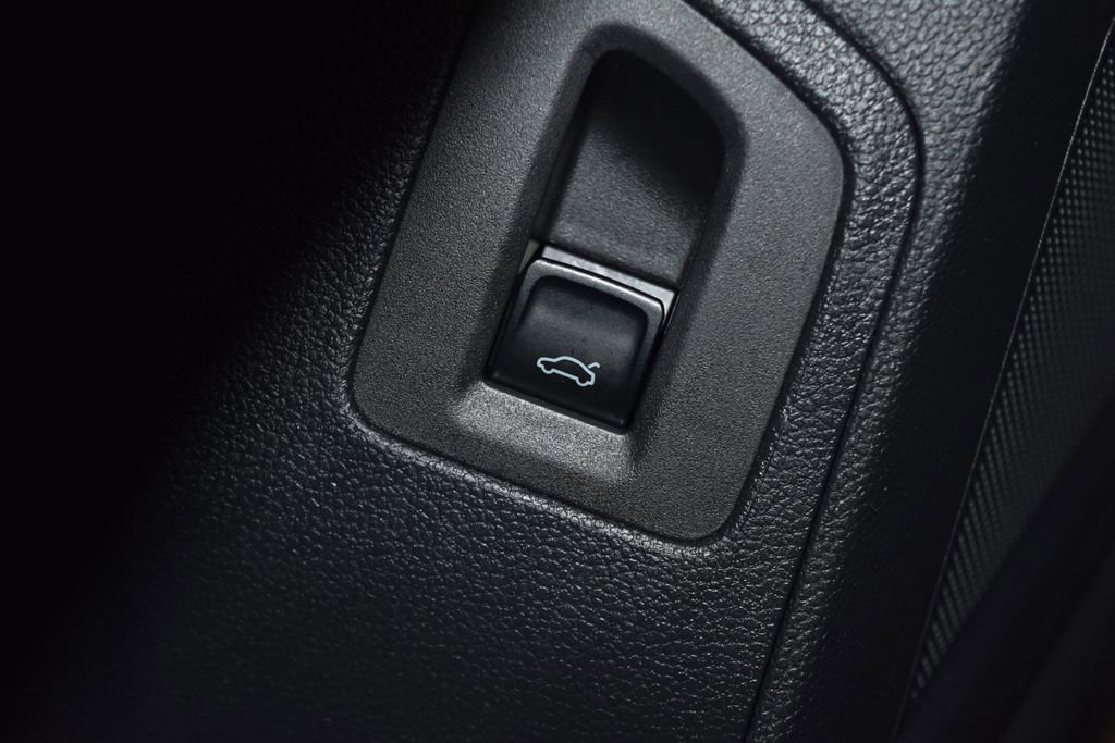 Used 2023 Volkswagen Atlas Cross Sport SE w/ Panoramic Sunroof Package image 6