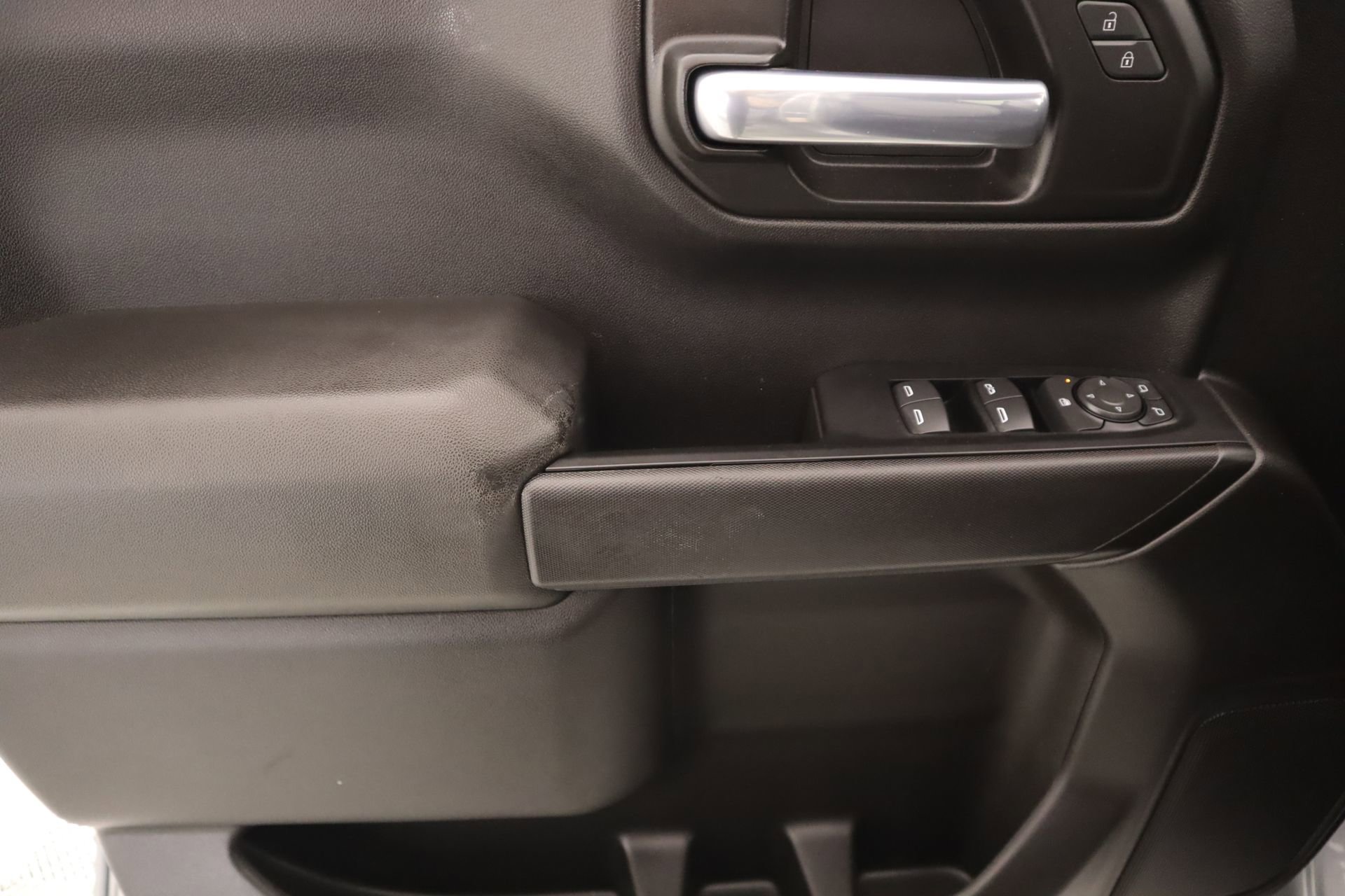 Used 2023 Chevrolet Silverado 1500 Custom image 14