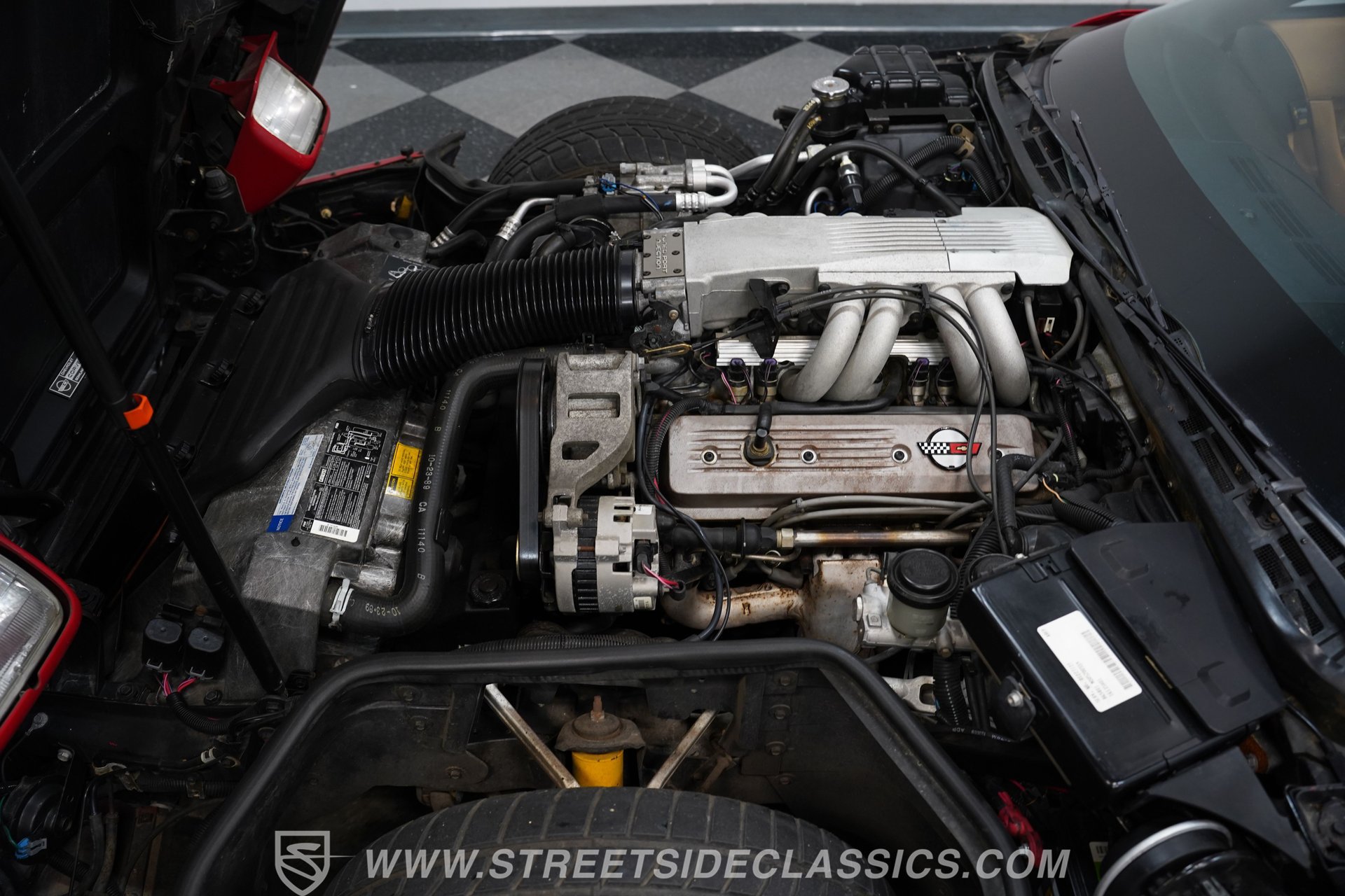 Used 1990 Chevrolet Corvette Convertible RWD image 3