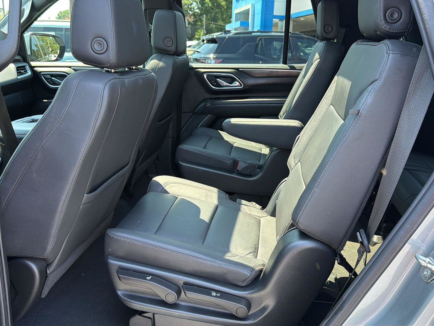 Used 2023 Chevrolet Tahoe Z71 w/ Luxury Package AWD/4WD image 11