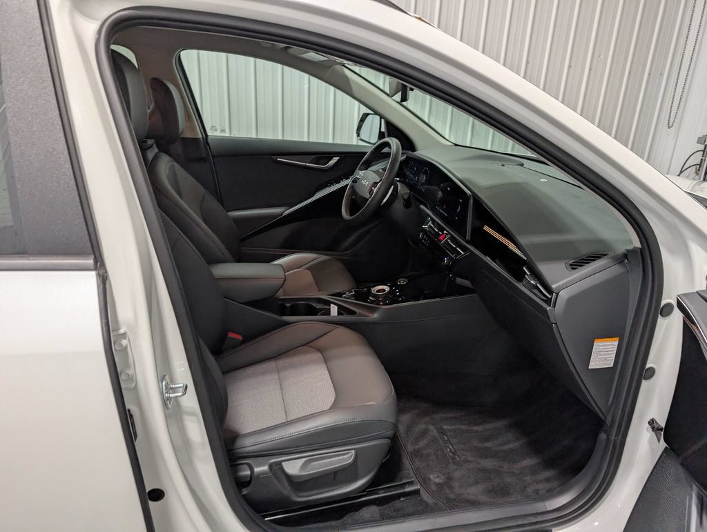 Used 2024 Kia Niro Wind FWD image 26