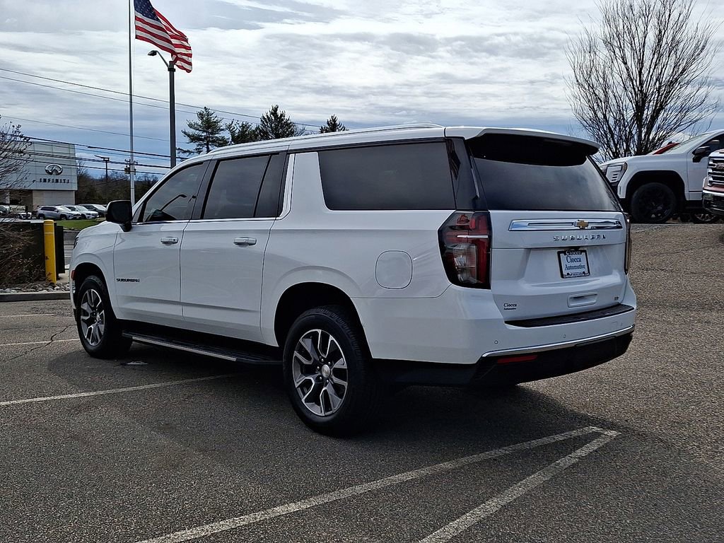 Used 2023 Chevrolet Suburban LT w/ Luxury Package image 7