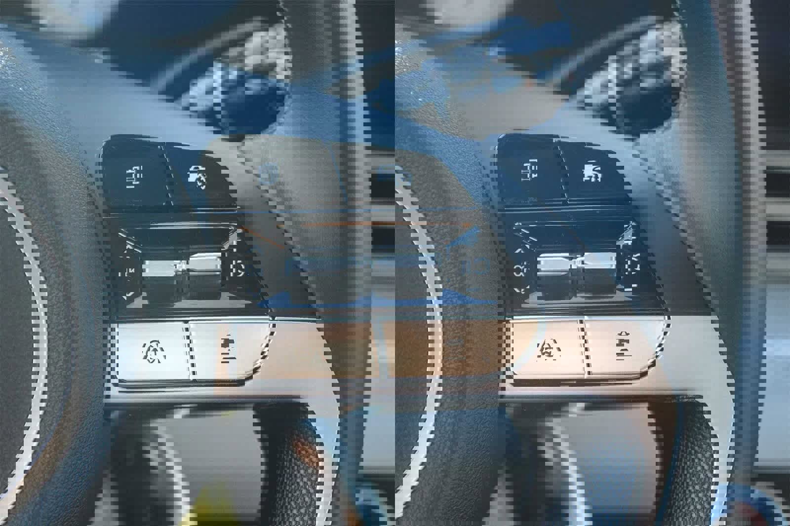 Certified 2025 Hyundai Elantra Limited image 33