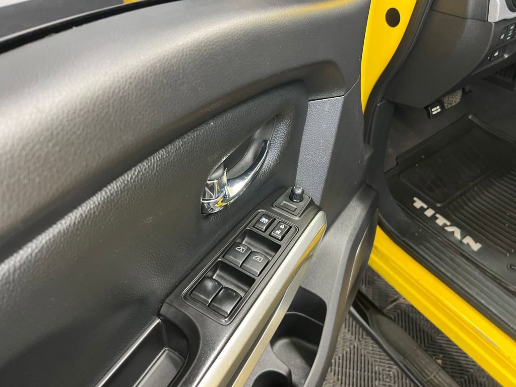 Used 2017 Nissan Titan PRO-4X image 11