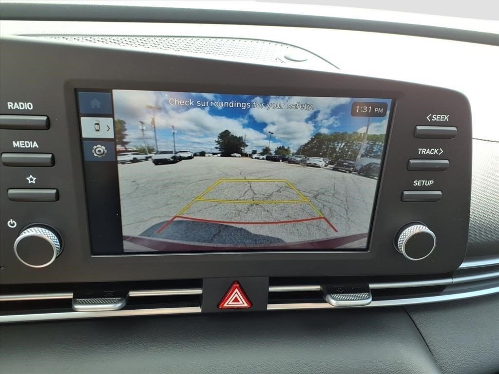 Certified 2025 Hyundai Elantra SE FWD image 11