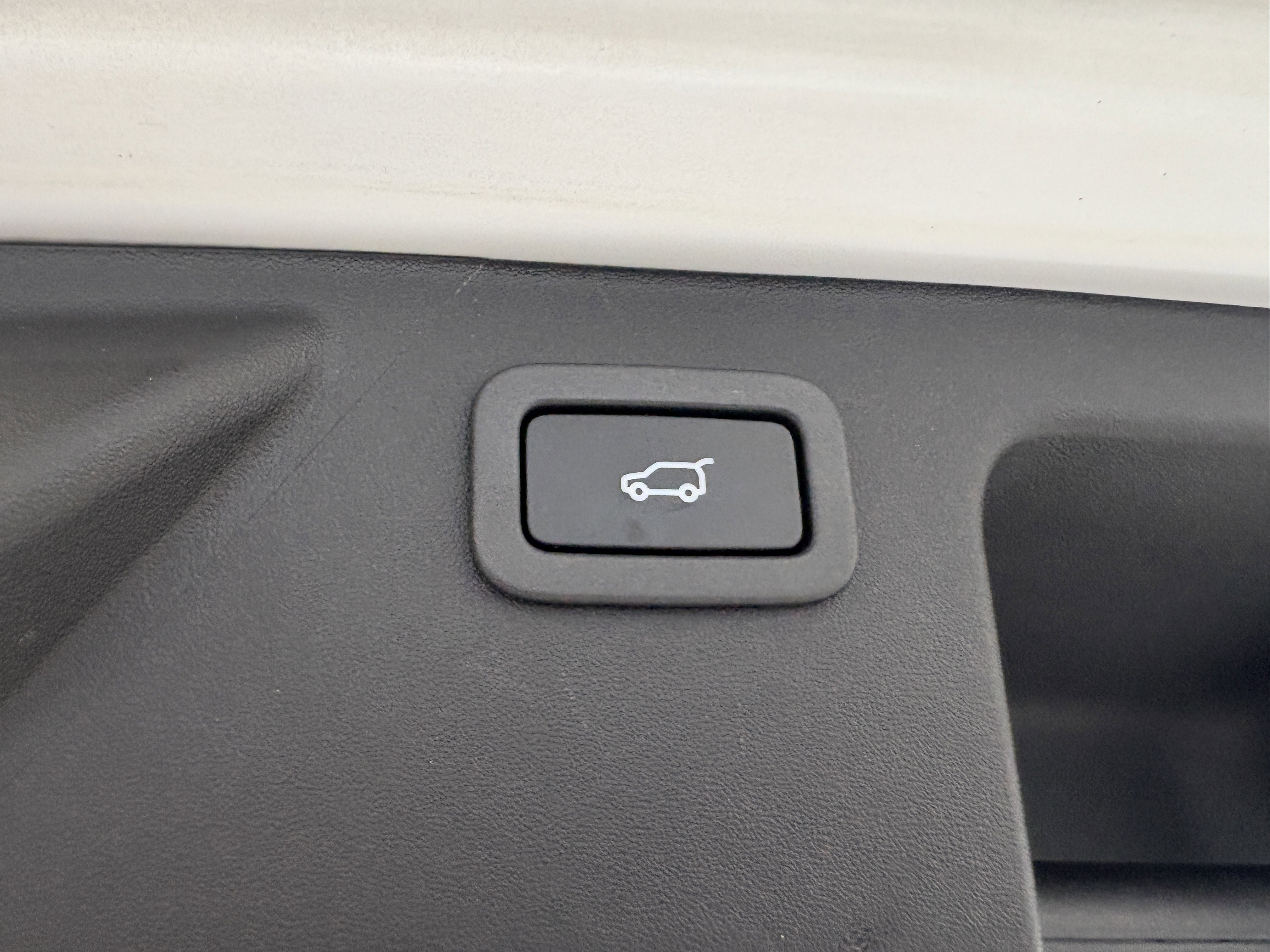 Used 2019 Land Rover Discovery Sport HSE AWD/4WD image 10