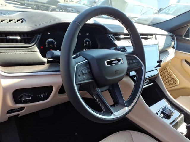 New 2026 Jeep Grand Cherokee L Limited w/ Luxury Tech Group II AWD/4WD image 6