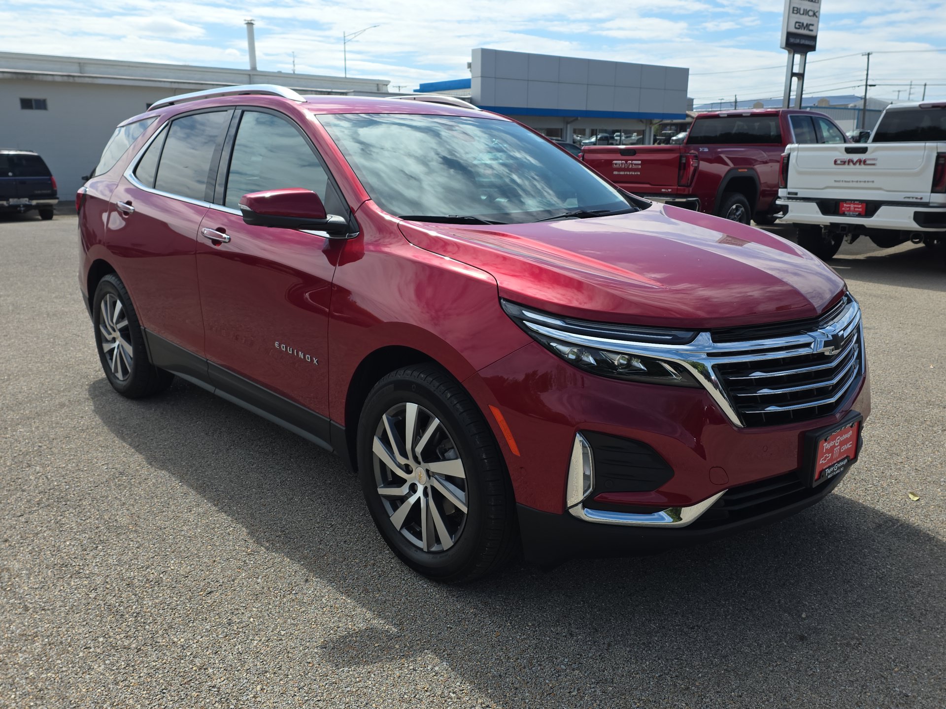 Used 2024 Chevrolet Equinox Premier FWD image 2