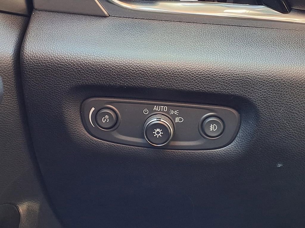Used 2018 Chevrolet Traverse LT FWD image 27