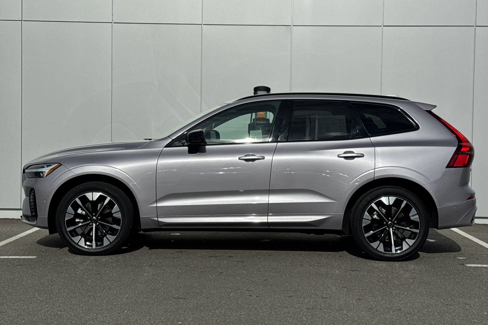 Certified 2026 Volvo XC60 B5 Plus w/ Climate Package PRO AWD/4WD image 2