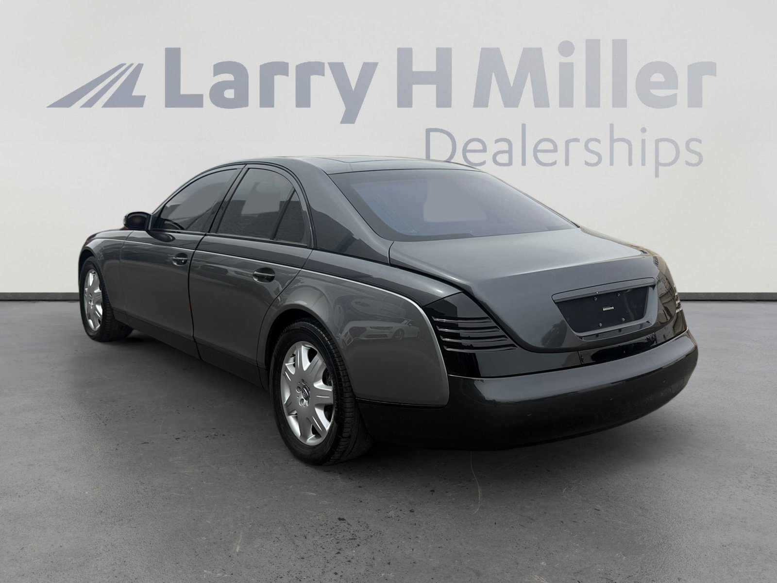 Used 2005 Maybach 57 RWD image 3