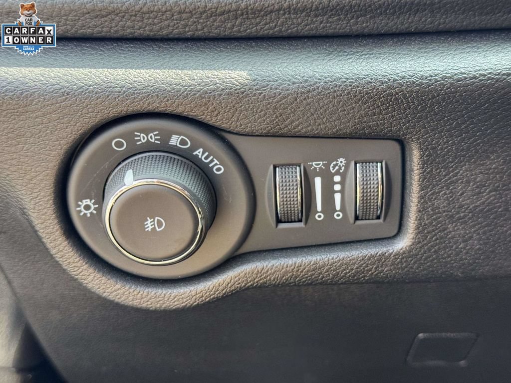Used 2025 Chrysler Pacifica Limited FWD image 20