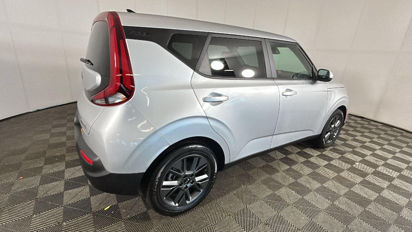 Used 2021 Kia Soul S FWD image 3