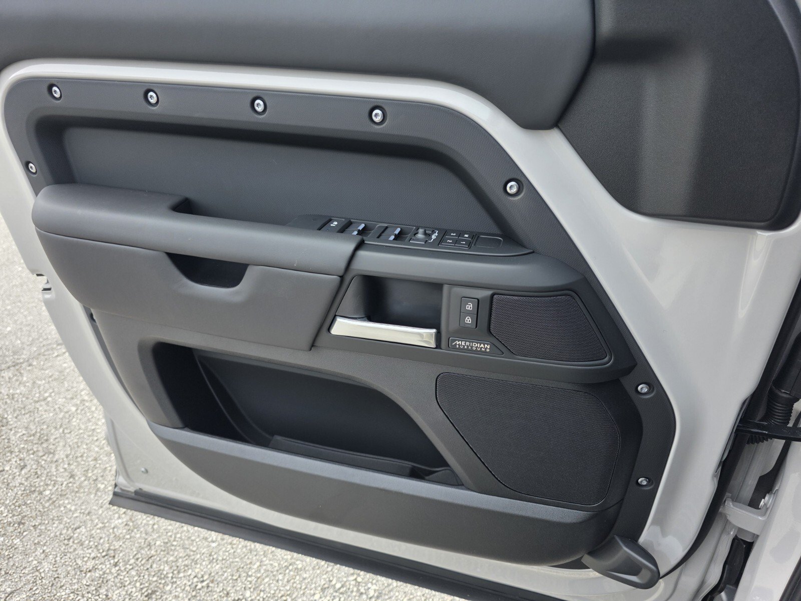 New 2026 Land Rover Defender 130 X-Dynamic SE AWD/4WD image 18