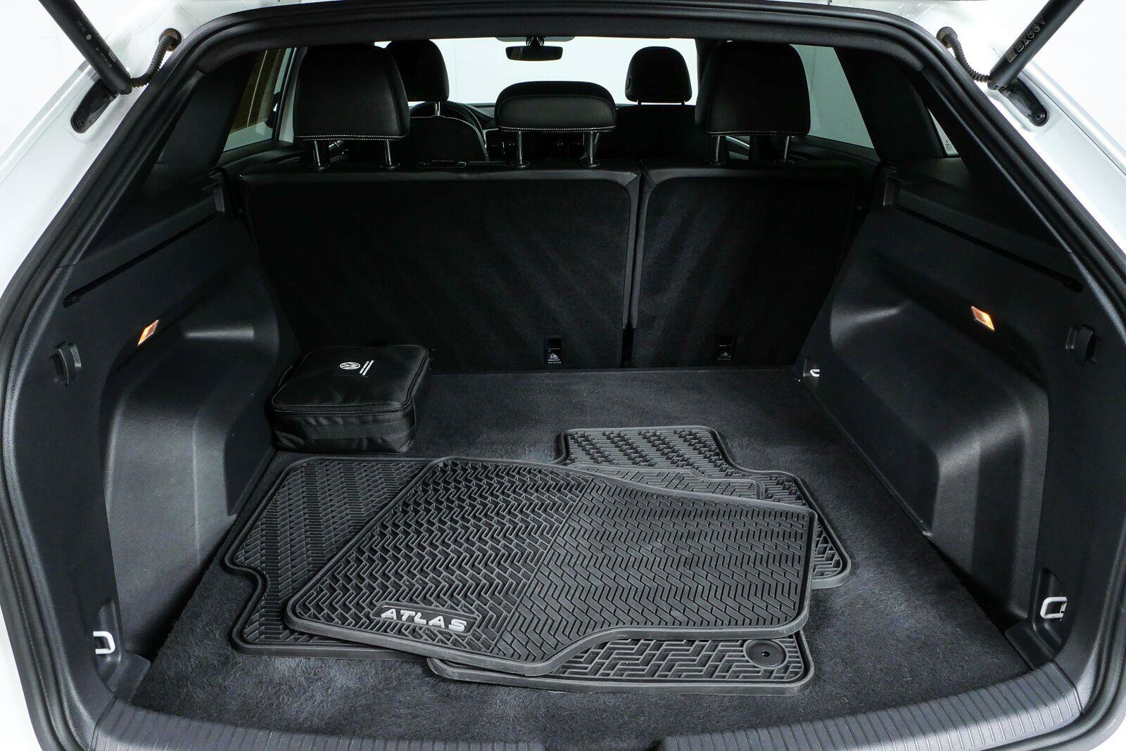 Certified 2023 Volkswagen Atlas Cross Sport SE AWD/4WD image 28