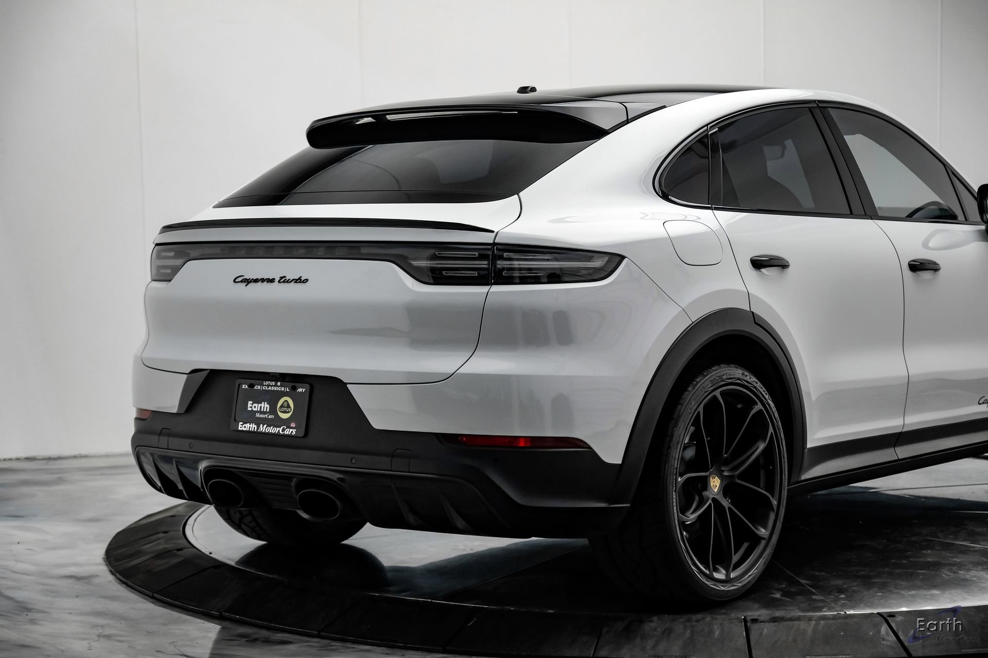 Used 2022 Porsche Cayenne Turbo image 14