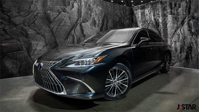 Used 2022 Lexus ES 300h w/ Premium Package