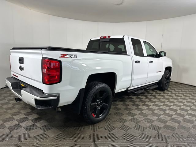 Used 2018 Chevrolet Silverado 1500 LT w/ Redline Edition image 3