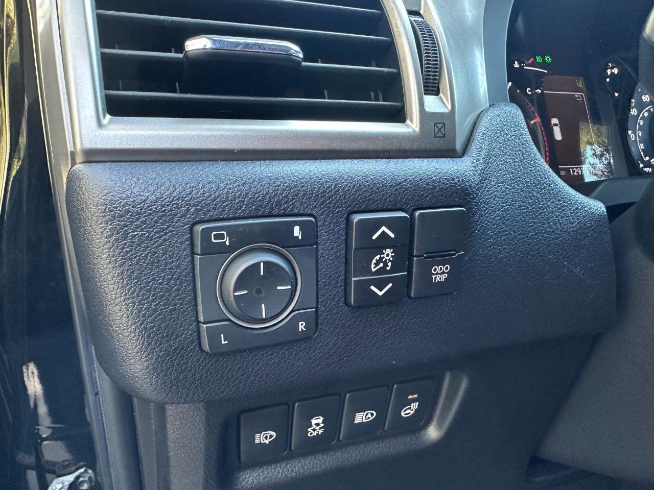 Used 2021 Lexus GX 460 Premium w/ Premium Package image 34