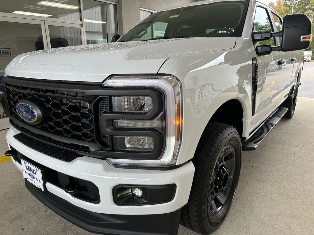 New 2026 Ford F250 XL image 3