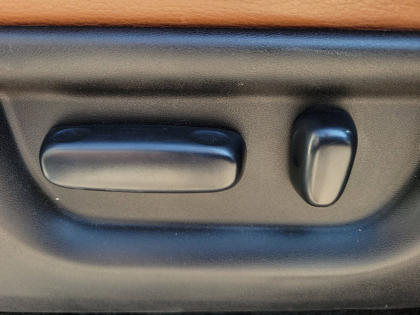 Used 2016 Toyota Sequoia Platinum image 13