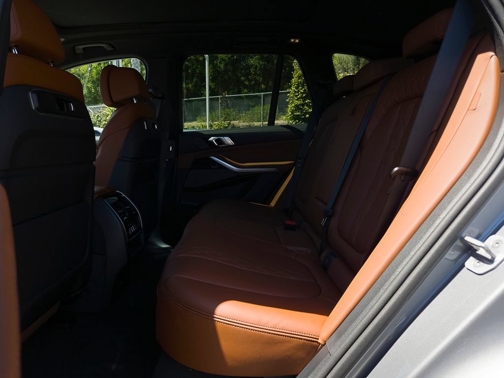 New 2026 BMW X5 xDrive40i w/ M Sport Package AWD/4WD image 9