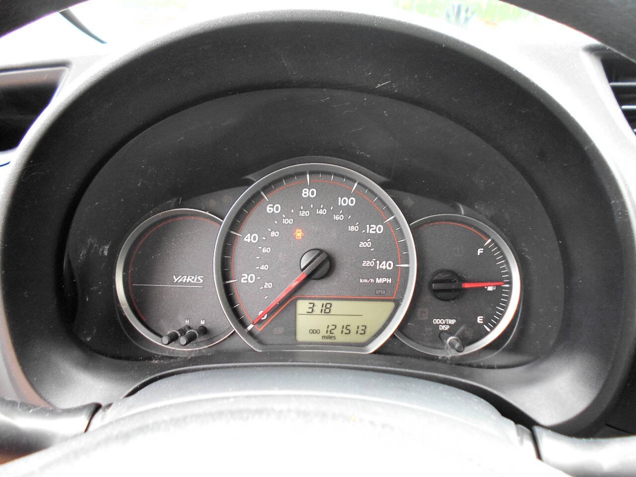 Used 2014 Toyota Yaris L FWD image 16