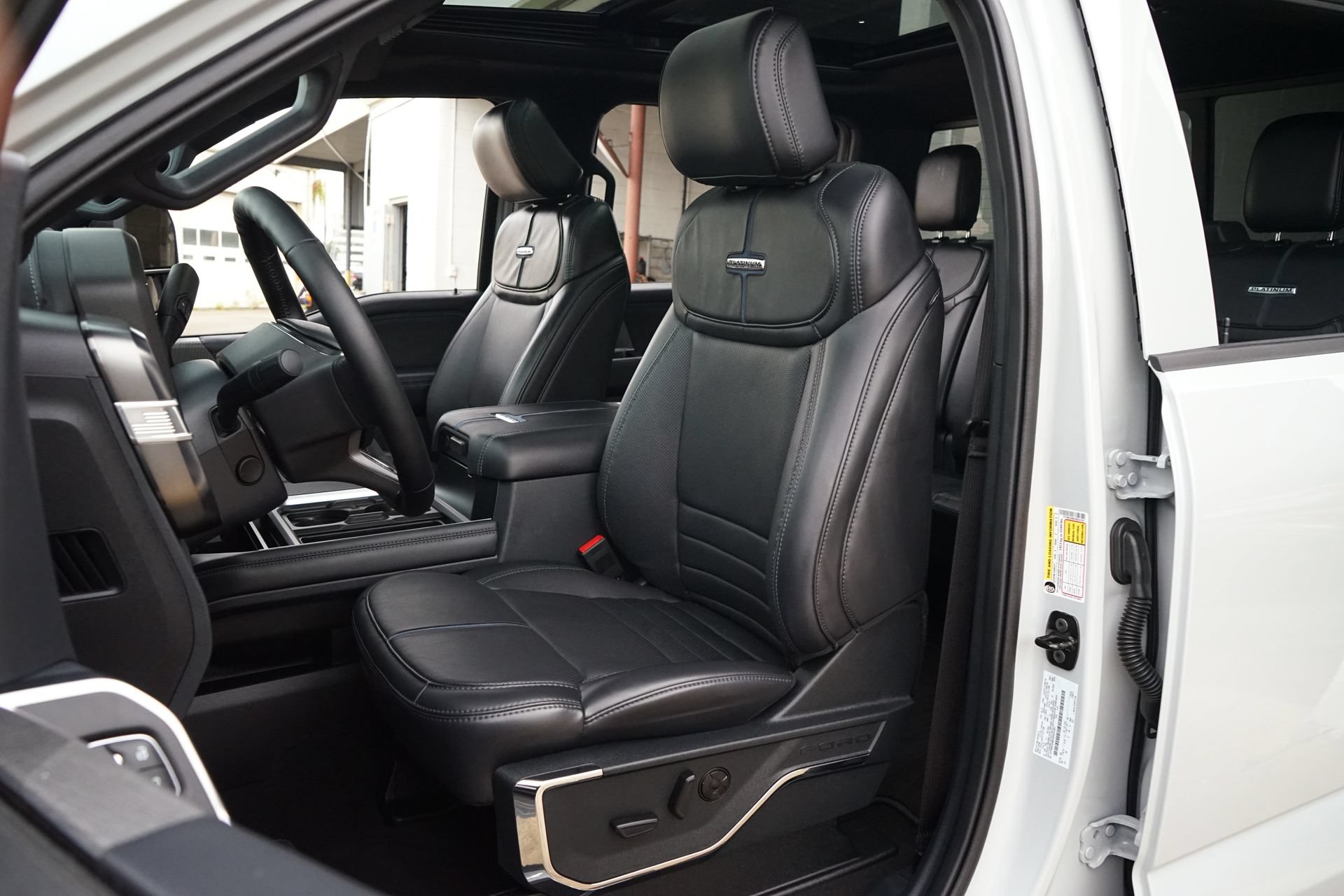 Used 2025 Ford F350 Platinum AWD/4WD image 3