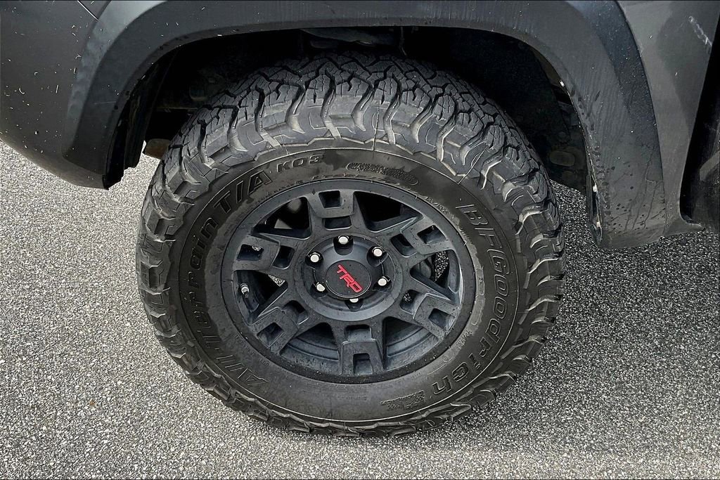 Used 2019 Toyota Tacoma TRD Off-Road w/ Technology Package image 9
