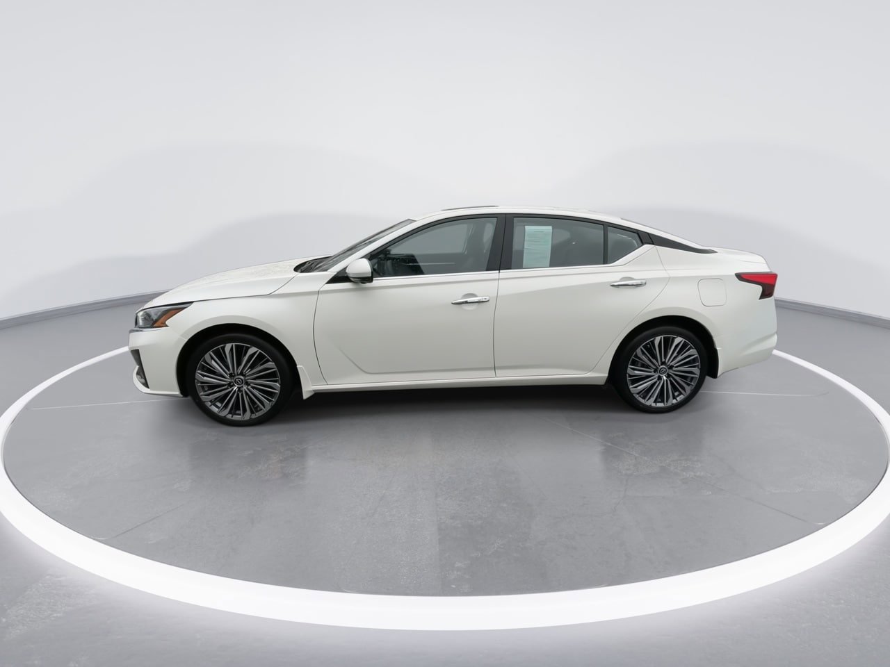 Used 2025 Nissan Altima 2.5 SL AWD/4WD image 12