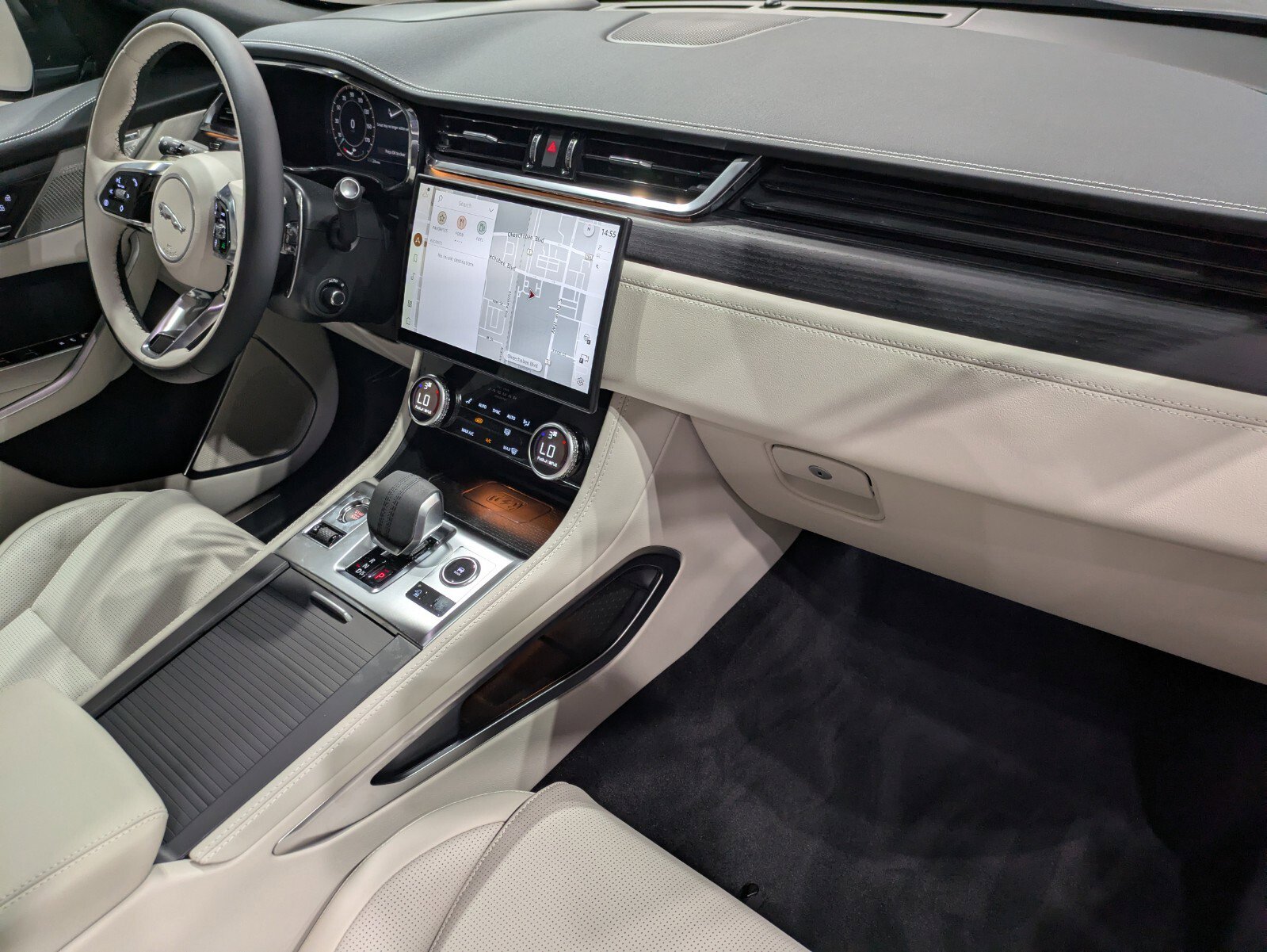 New 2026 Jaguar F-PACE R-Dynamic S image 26