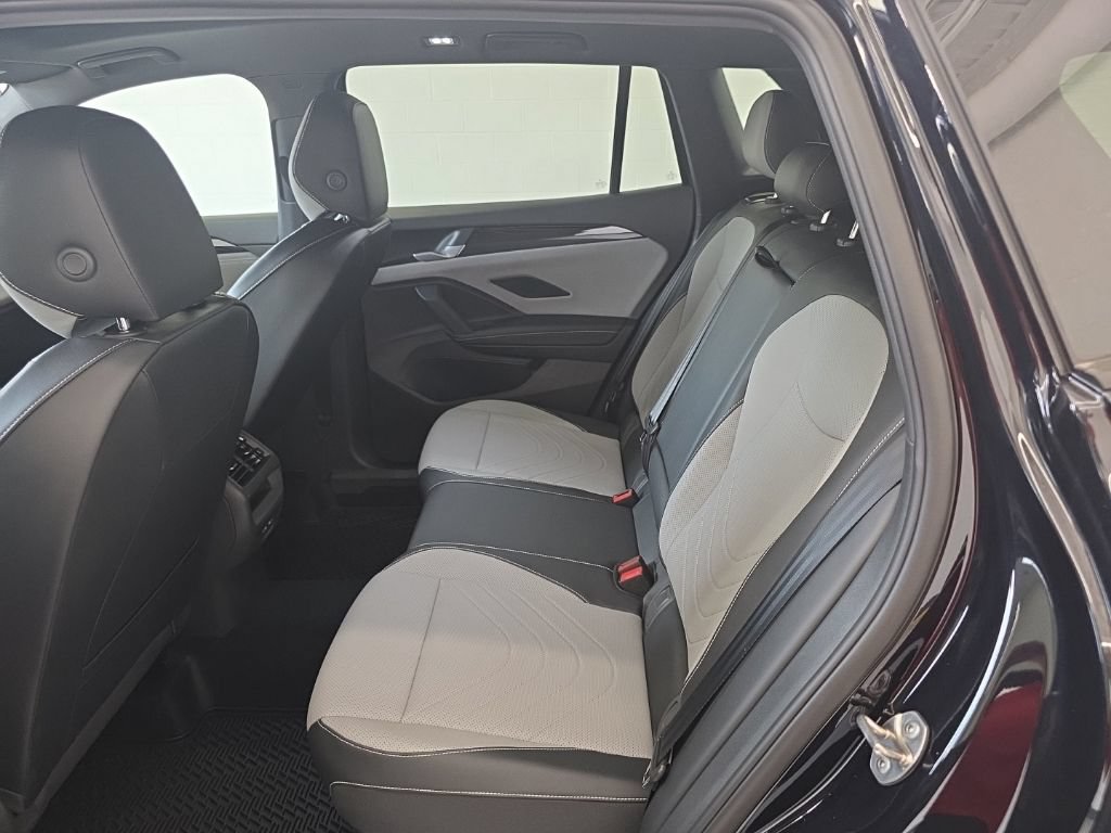 New 2026 Volkswagen Tiguan SE R-Line AWD/4WD image 25