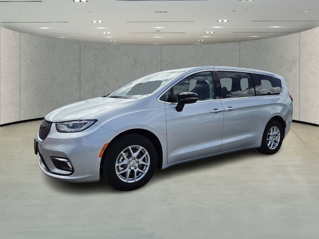 Used 2024 Chrysler Pacifica Touring-L FWD image 7