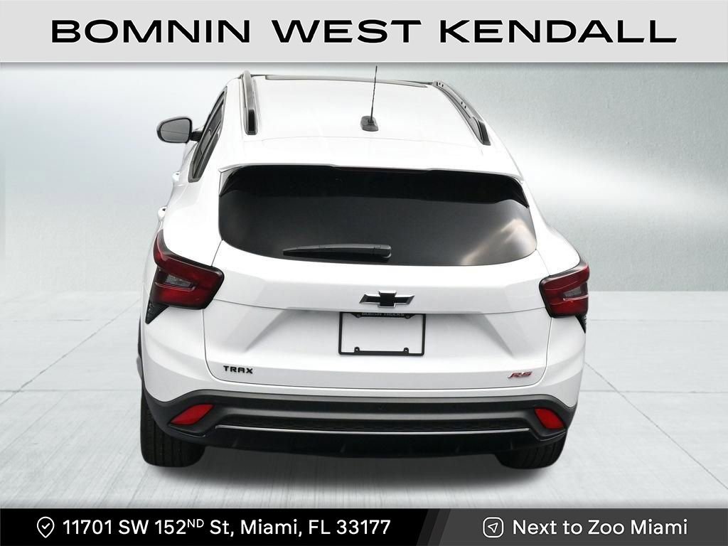 Used 2025 Chevrolet Trax RS w/ Sunroof Package image 16