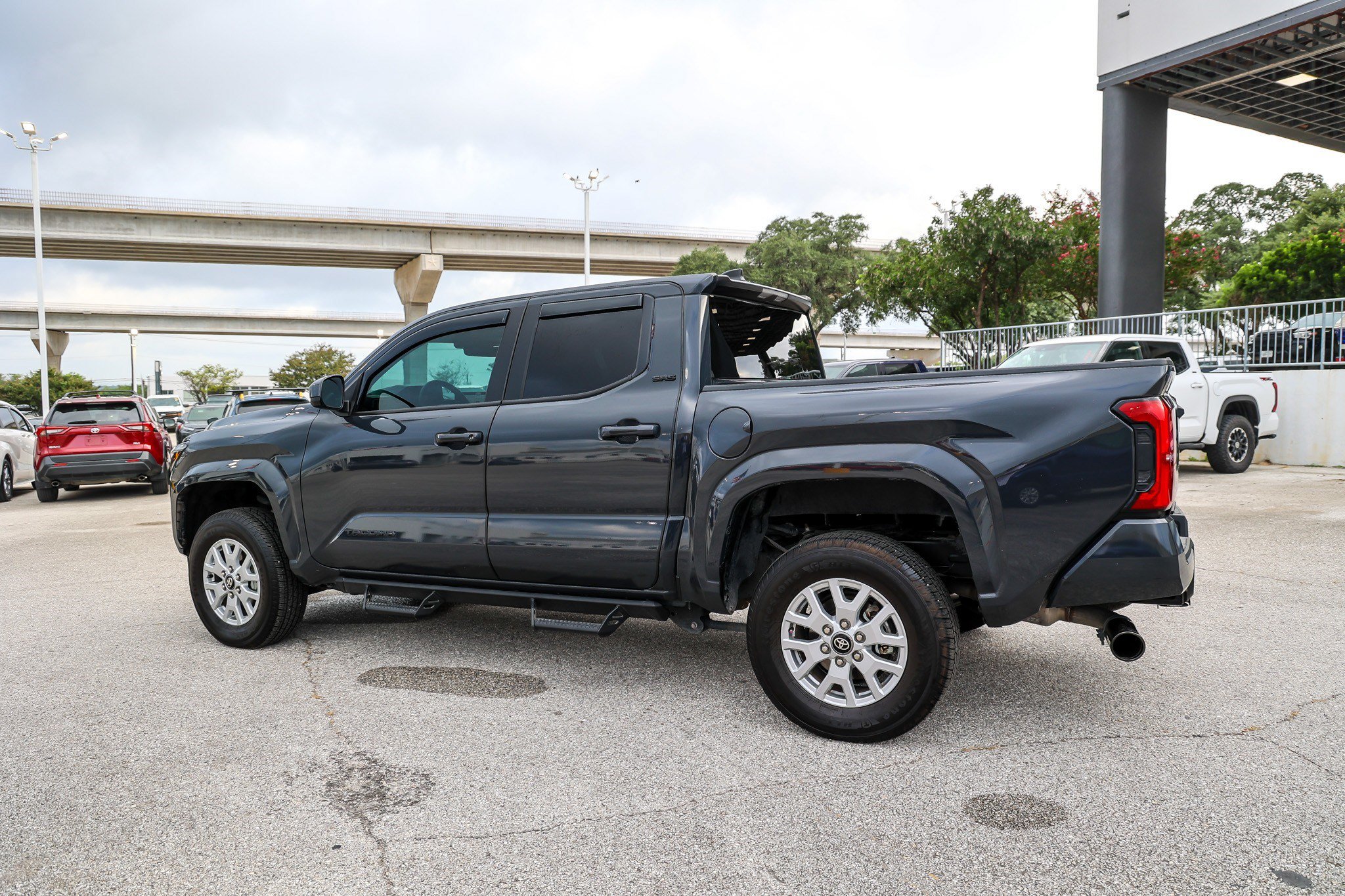 Certified 2025 Toyota Tacoma SR5 AWD/4WD image 10