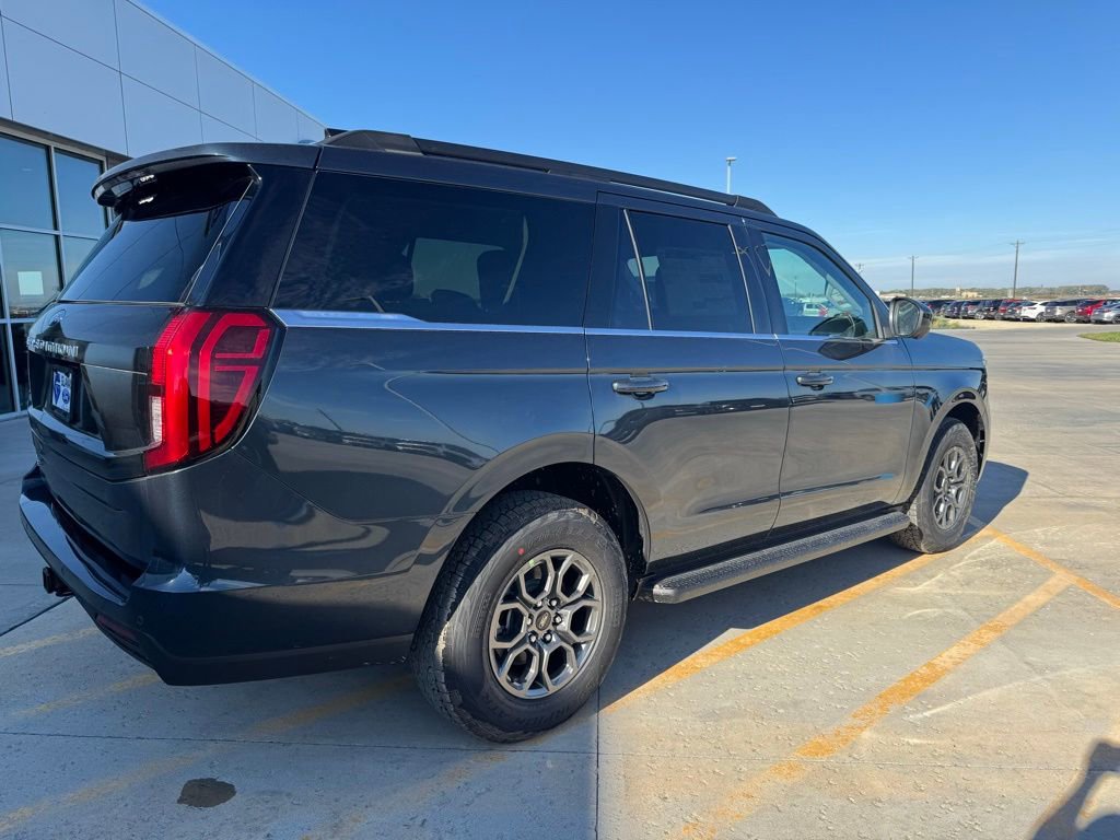 New 2025 Ford Expedition Active image 3