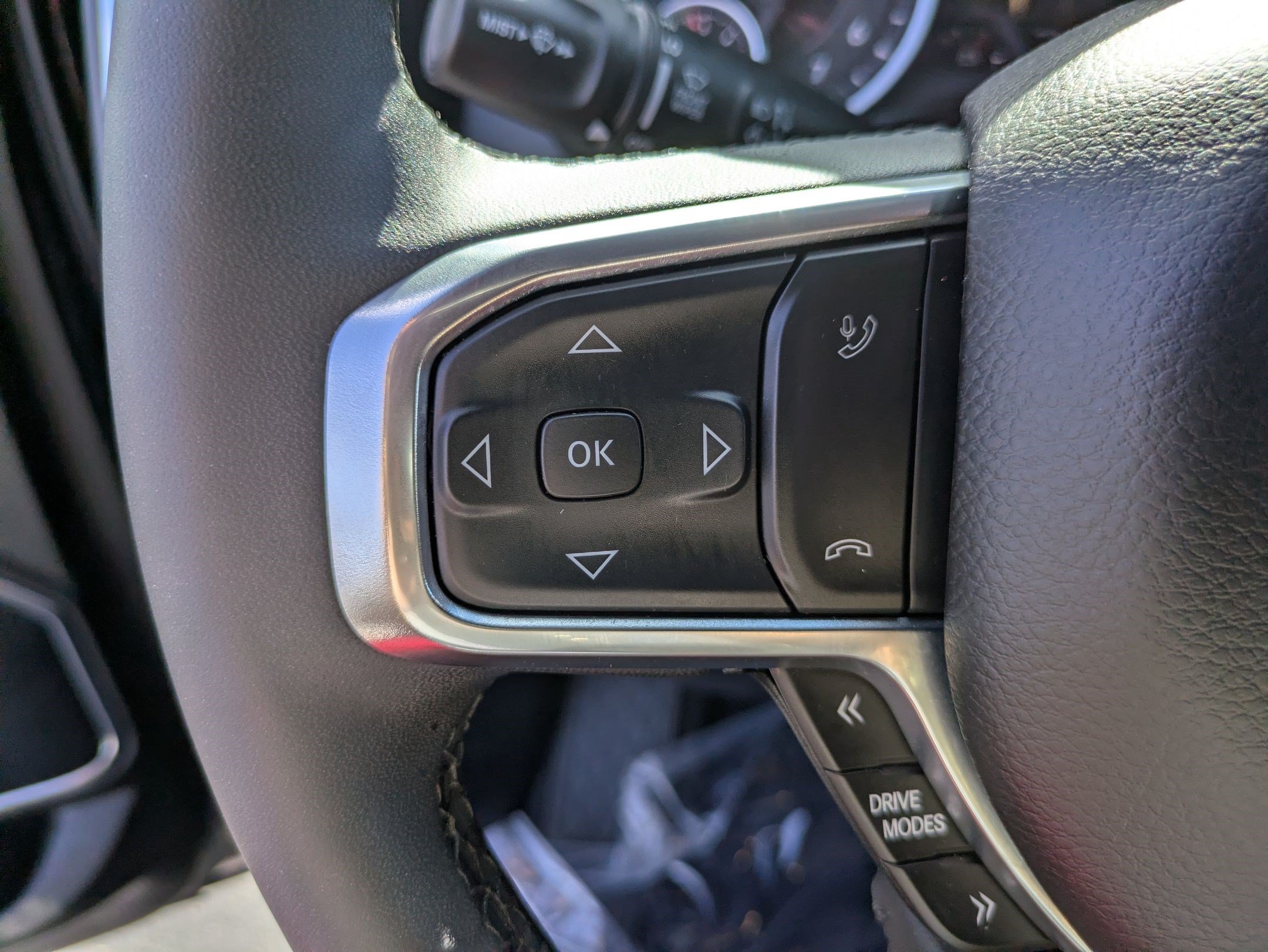 Used 2025 RAM 1500 Laramie w/ Sport Appearance Package AWD/4WD image 17